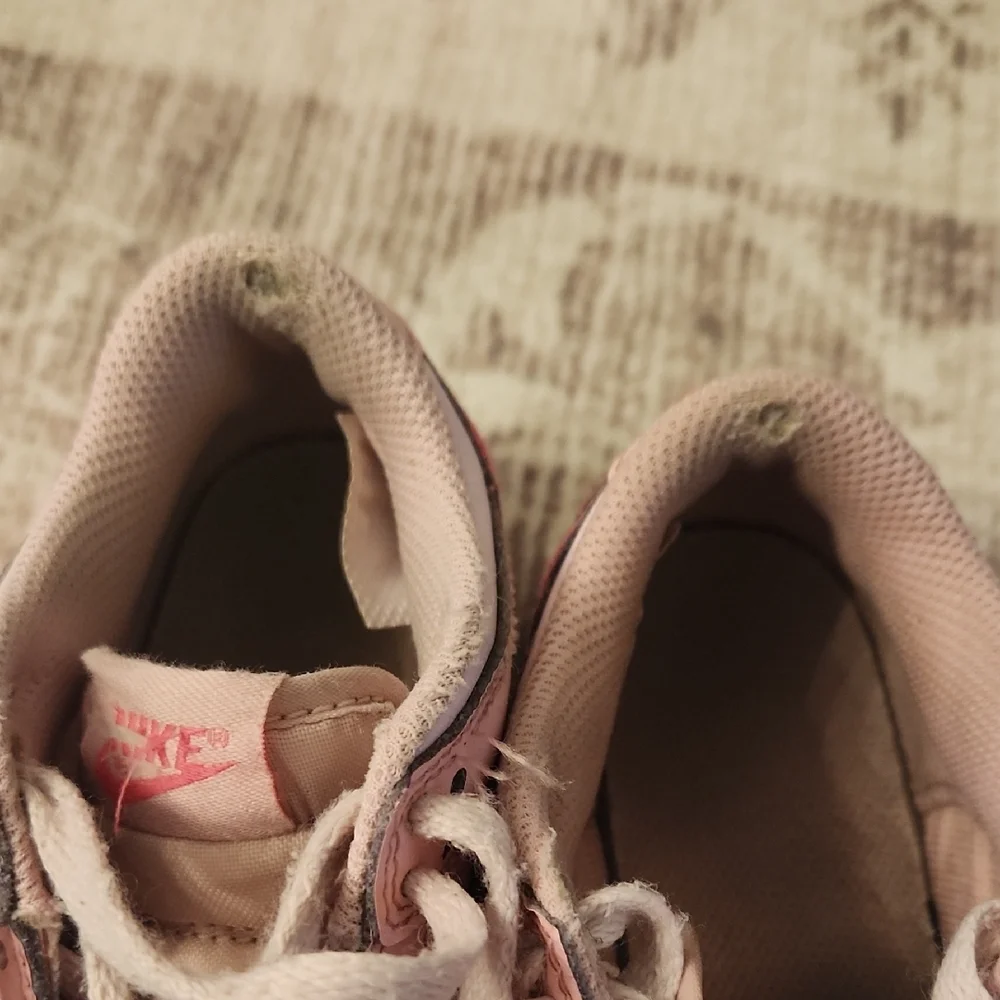 Nike Kids Sneakers in Pink and White